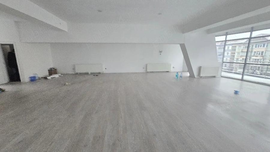 Spațiu comercial, de 450 mp, în Central