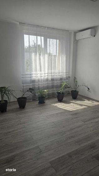 Apartament cu 3 camere semidecomandat în Titan