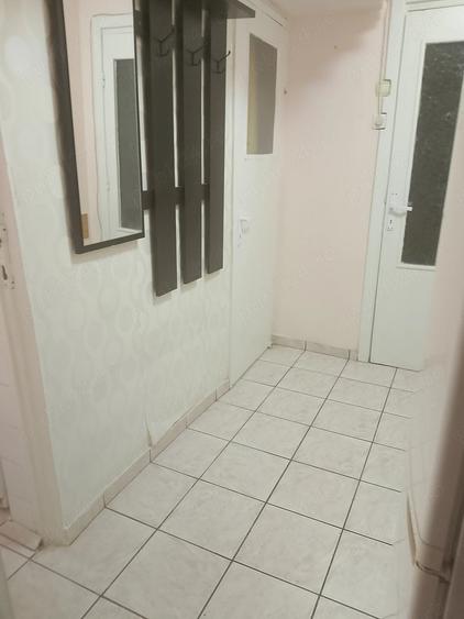 Apartament cu 3 camere semidecomandat în P-ța Doina