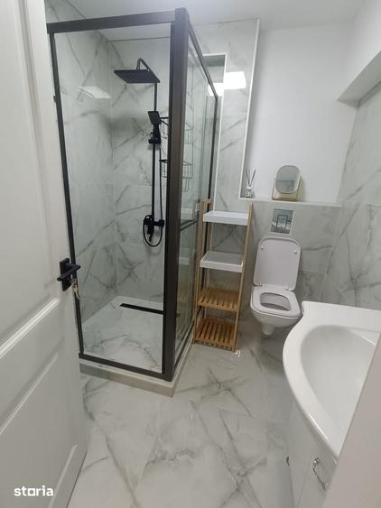 Apartament cu 3 camere decomandat în Petros