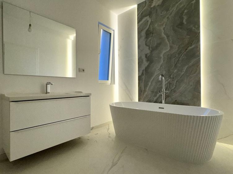 Duplex cu 4 camere cu Canalizare în Remetea Mare