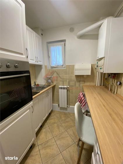 Apartament cu 2 camere semidecomandat în Podu Roș