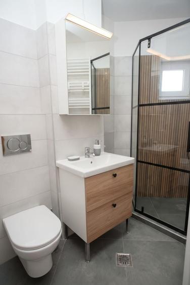 Apartament cu 3 camere decomandat, mobilat în Gara