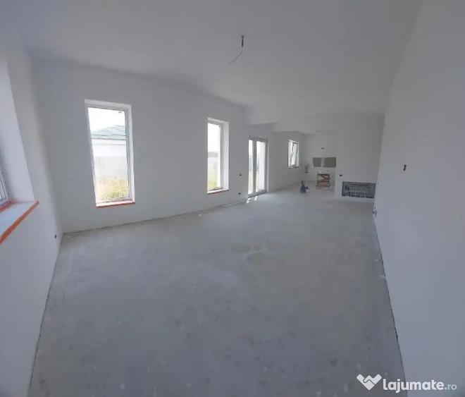 Casă cu 4 camere cu Teren 400 Mp în Vârteju