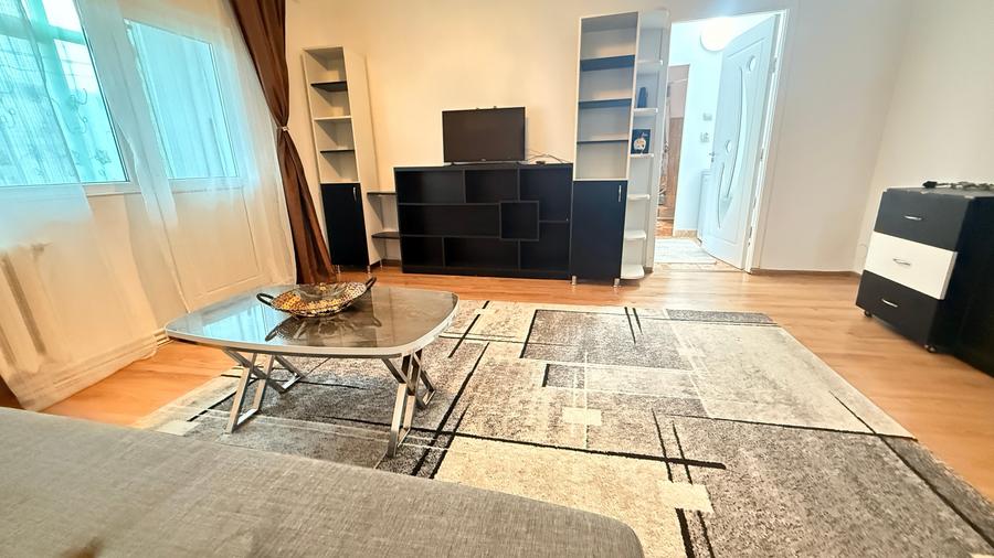 Apartament cu 2 camere semidecomandat, mobilat în Central