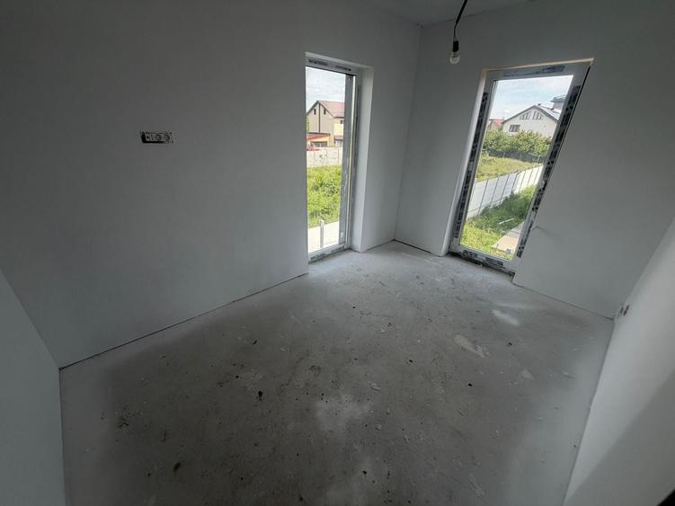 Casă individuală cu 4 camere cu Canalizare în Central
