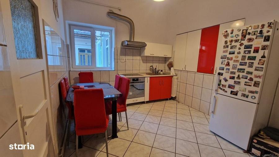 Casă cu 4 camere în Central