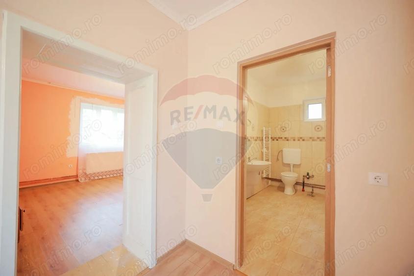 Casă cu Teren 2440 Mp în Alparea