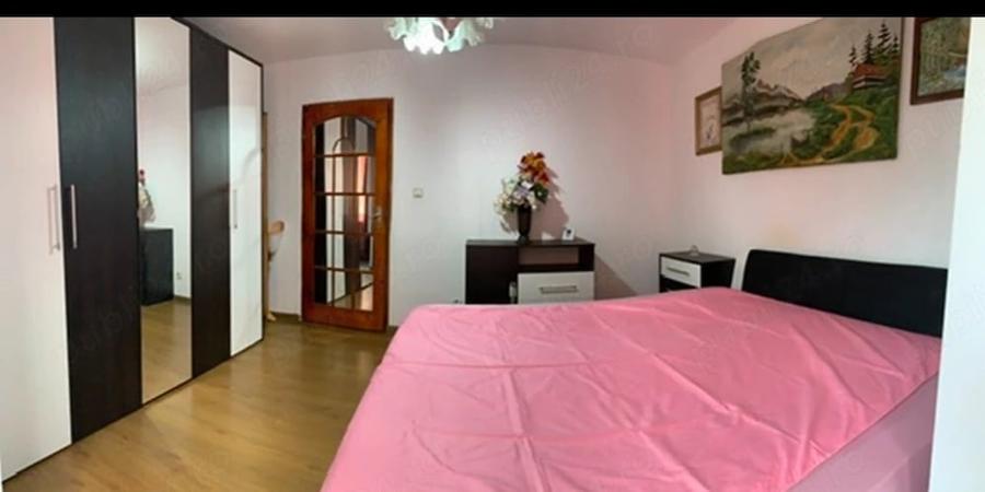 Apartament cu 3 camere decomandat în Dâmbovița
