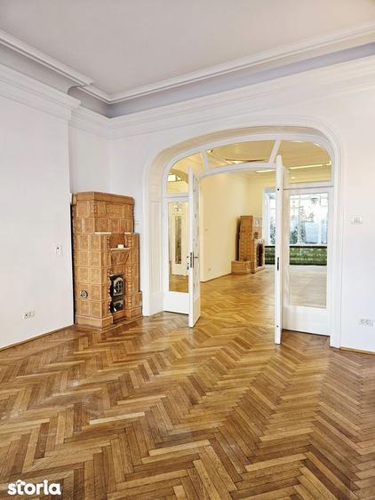 Casă cu 6 camere cu Teren 250 Mp în Unirii