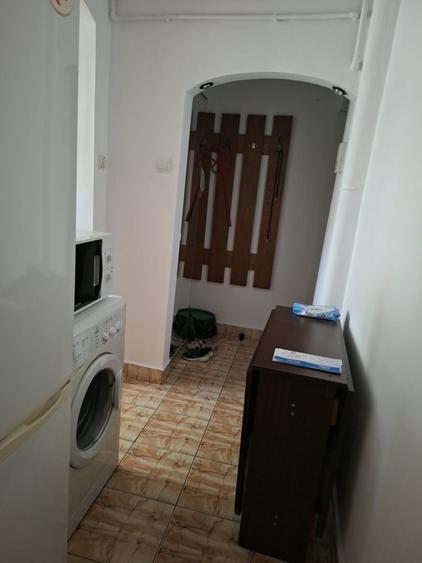 Apartament cu 2 camere semidecomandat în 9 Mai