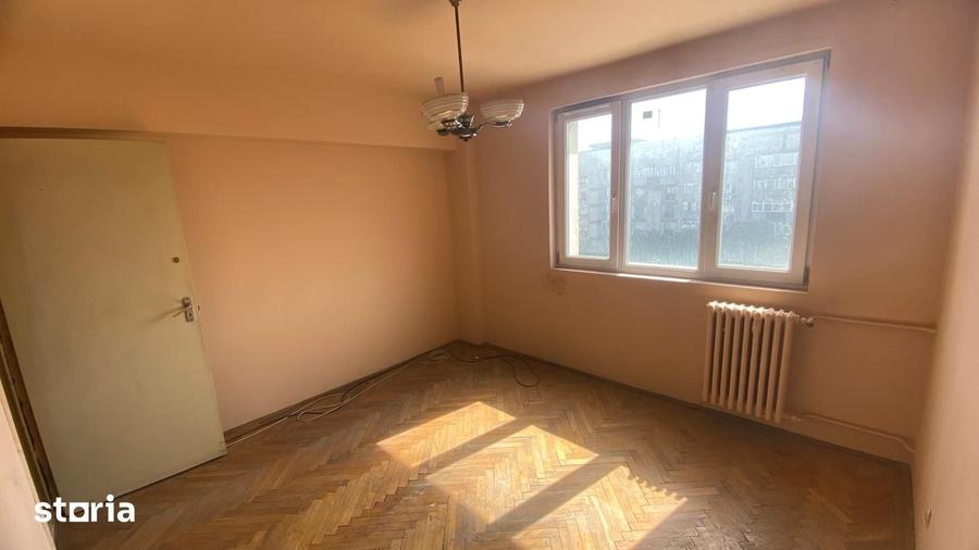 Apartament cu 2 camere semidecomandat în Vatra Luminoasă