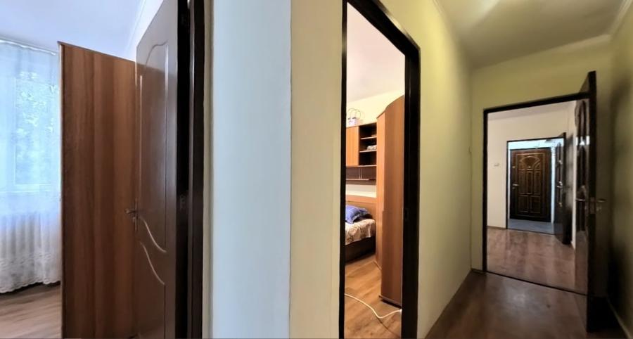 Apartament cu 4 camere semidecomandat, mobilat în Drumul Taberei