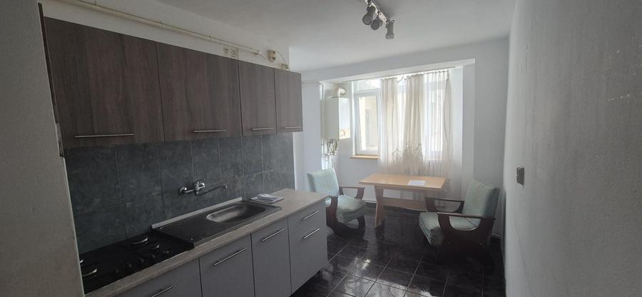 Apartament cu 3 camere decomandat în Horea