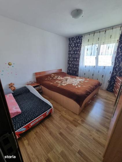 Apartament cu 3 camere decomandat în Onești