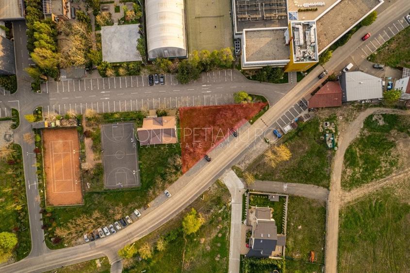 Teren Construcții intravilan de 660 mp, în Ostratu
