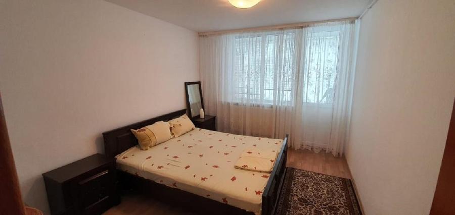 Apartament cu 3 camere semidecomandat în Titan