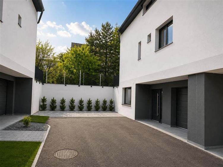 Duplex cu 5 camere cu Canalizare în Bună Ziua