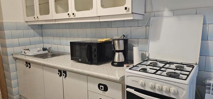 Apartament cu 2 camere decomandat, mobilat în Piața Centrală