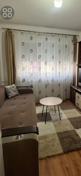Apartament cu 2 camere nedecomandat în Tractorul