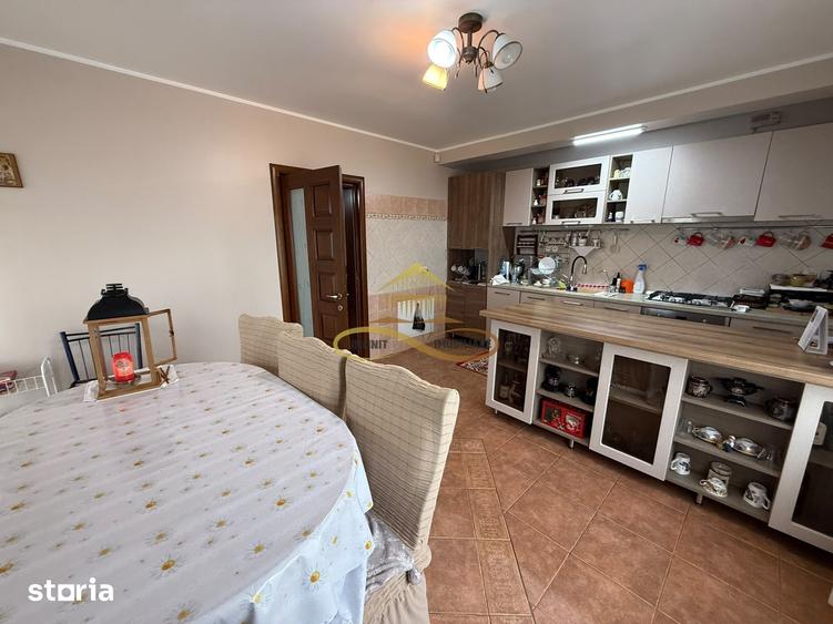 Casă cu 5 camere cu Teren 760 Mp în Măgura