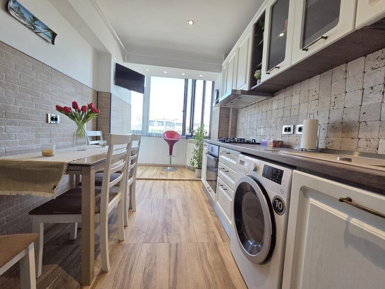 Apartament cu 3 camere decomandat în Micro 14