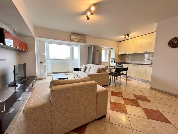 Apartament cu 3 camere decomandat, mobilat în P-ța Alba Iulia
