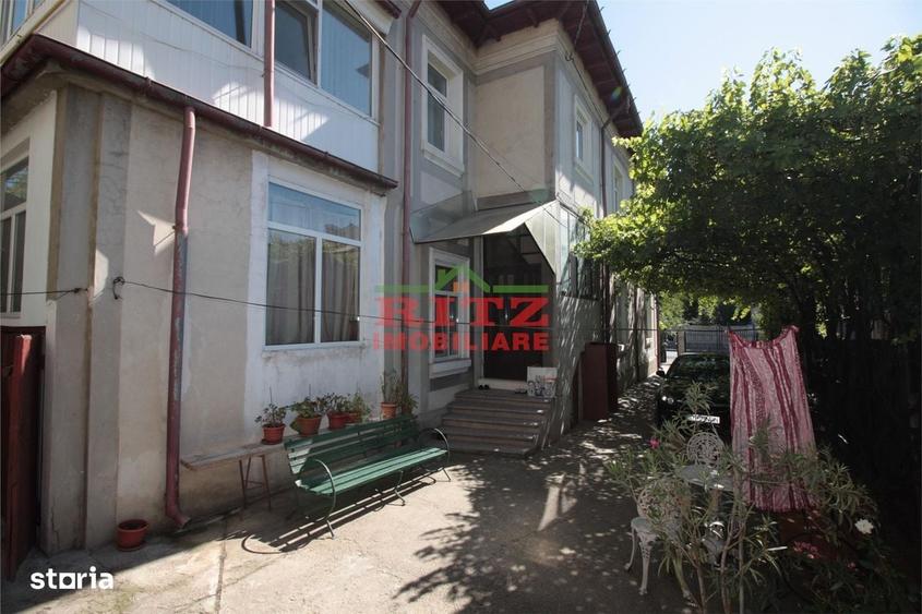 Apartament cu 4 camere decomandat în Orașul de Jos