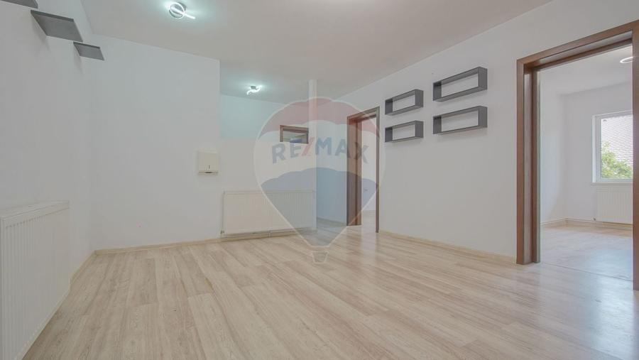 Spațiu comercial, de 95 mp, în Tractorul