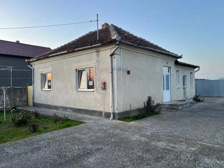 Casă cu Teren 1483 Mp în Mândruloc