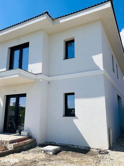 Casă cu 4 camere cu Teren 340 Mp în Dumbrăvița