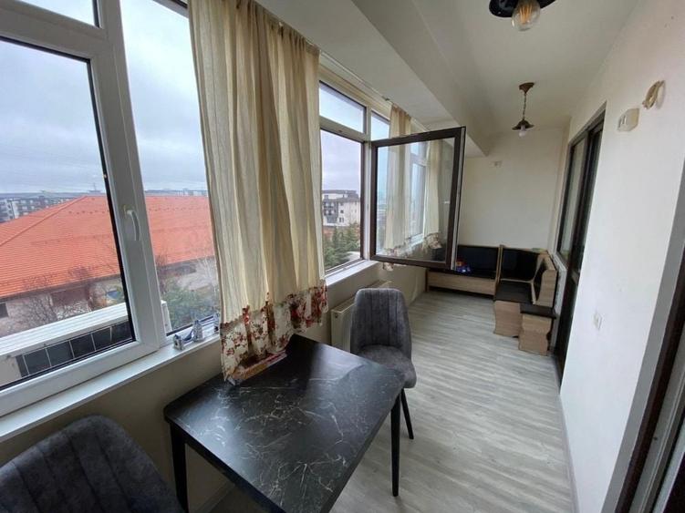 Apartament cu 3 camere decomandat în Dobroești