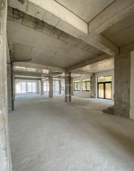 Spațiu comercial, de 200 mp, în Tunari