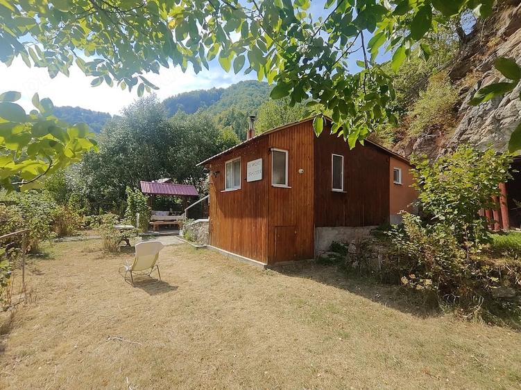 Casă cu 1 camere cu Teren 425 Mp în Vale