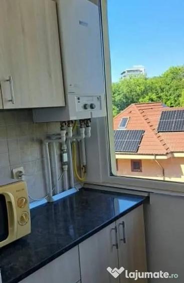 Apartament cu 2 camere decomandat în Podul de Fier