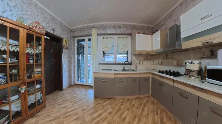 Casă cu 4 camere cu Teren 486 Mp în Central