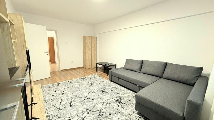 Apartament cu 2 camere semidecomandat, mobilat în Apărătorii Patriei