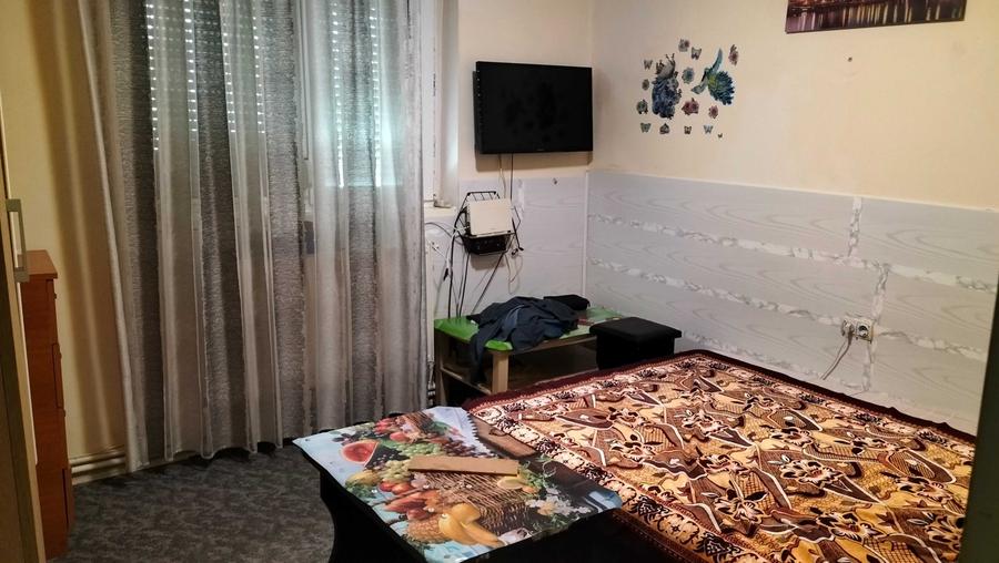 Apartament cu 4 camere decomandat în Central