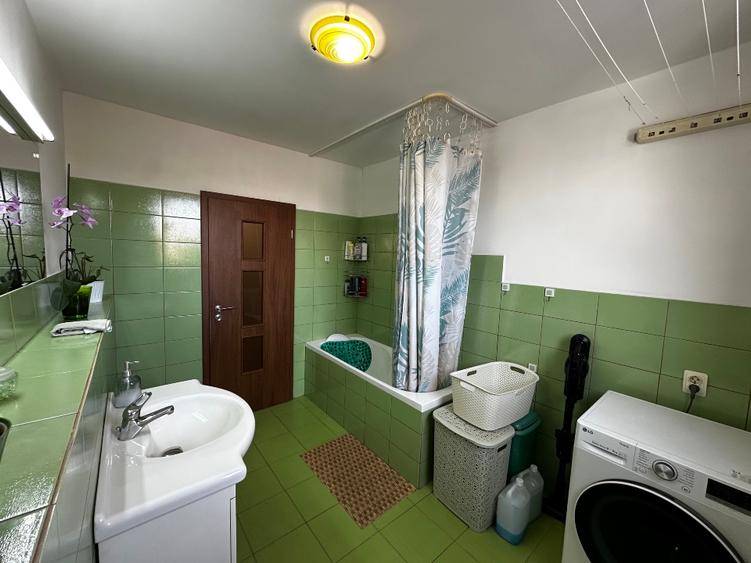 Apartament cu 4 camere decomandat în Terezian