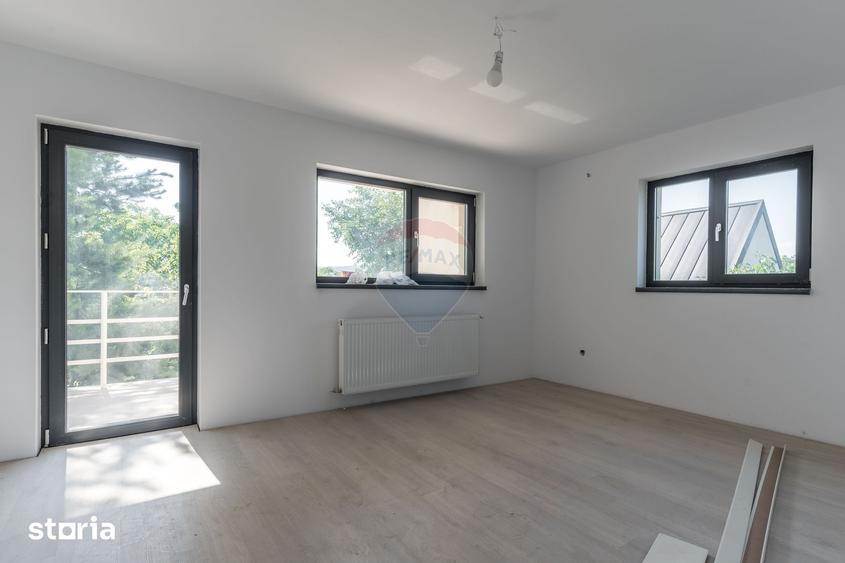 Casă cu 5 camere cu Teren 1000 Mp în Bârnova