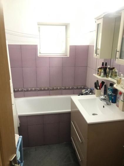 Apartament cu 3 camere decomandat în Micro 2