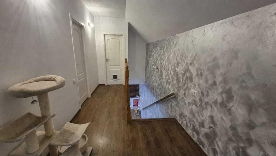 Casă cu 4 camere în Central