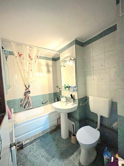 Apartament cu 3 camere decomandat, mobilat în Lipovei