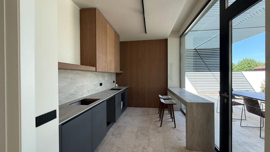 Casă individuală cu 4 camere cu Teren 649 Mp în Corbeanca