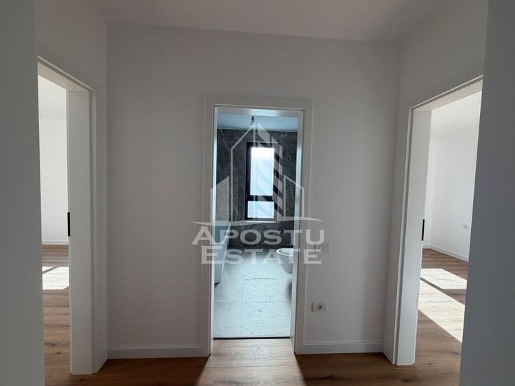 Apartament cu 3 camere semidecomandat în Torontalului