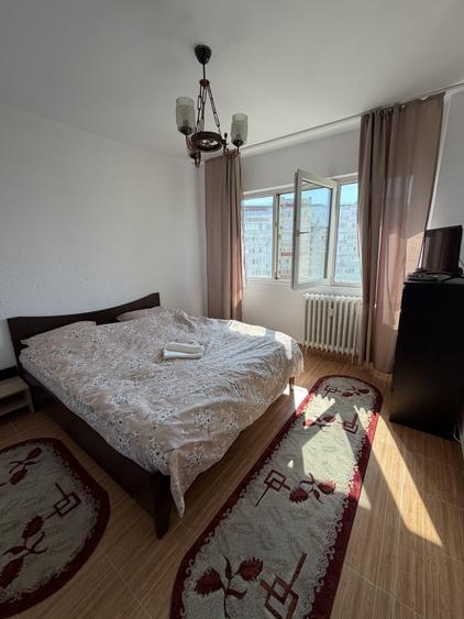 Apartament cu 3 camere decomandat, mobilat în Alexandru Obregia