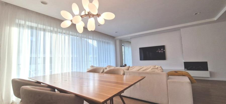 Apartament cu 3 camere decomandat, mobilat în Sisești