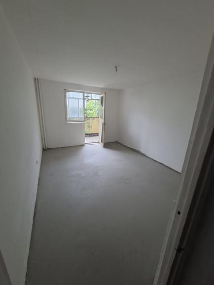 Apartament 2 camere decomandat, bloc caramida, la strada, vis-a-vis de fostul Cinema Negoiu Fagaras - 3