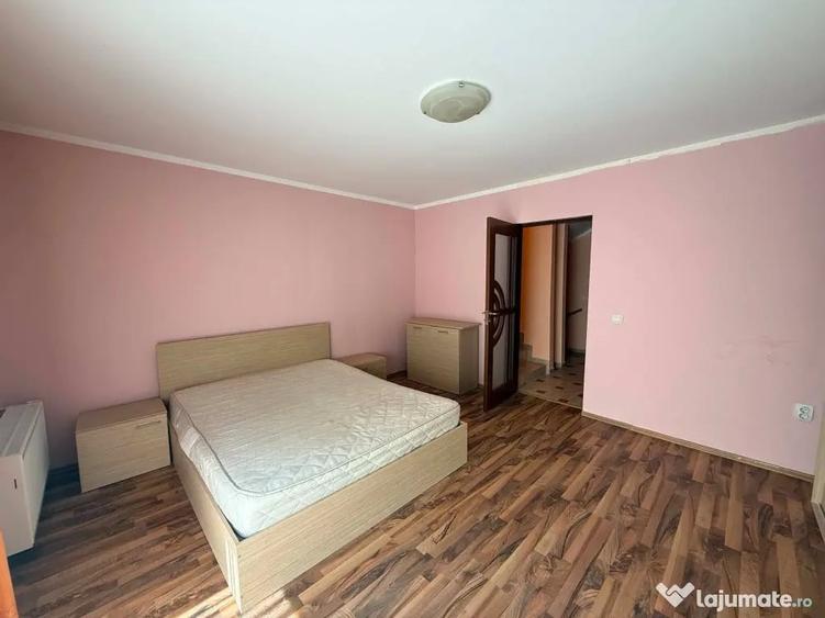 Casă cu 4 camere cu Teren 80 Mp în Andrei Mureșanu