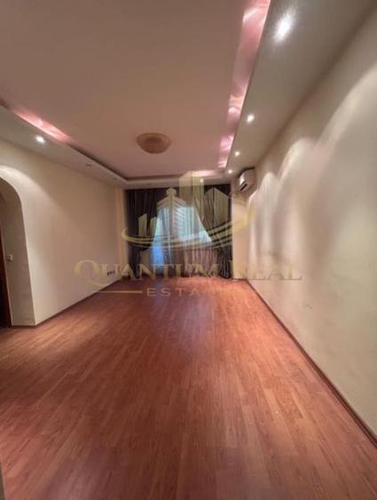 Apartament cu 3 camere semidecomandat în Moșilor